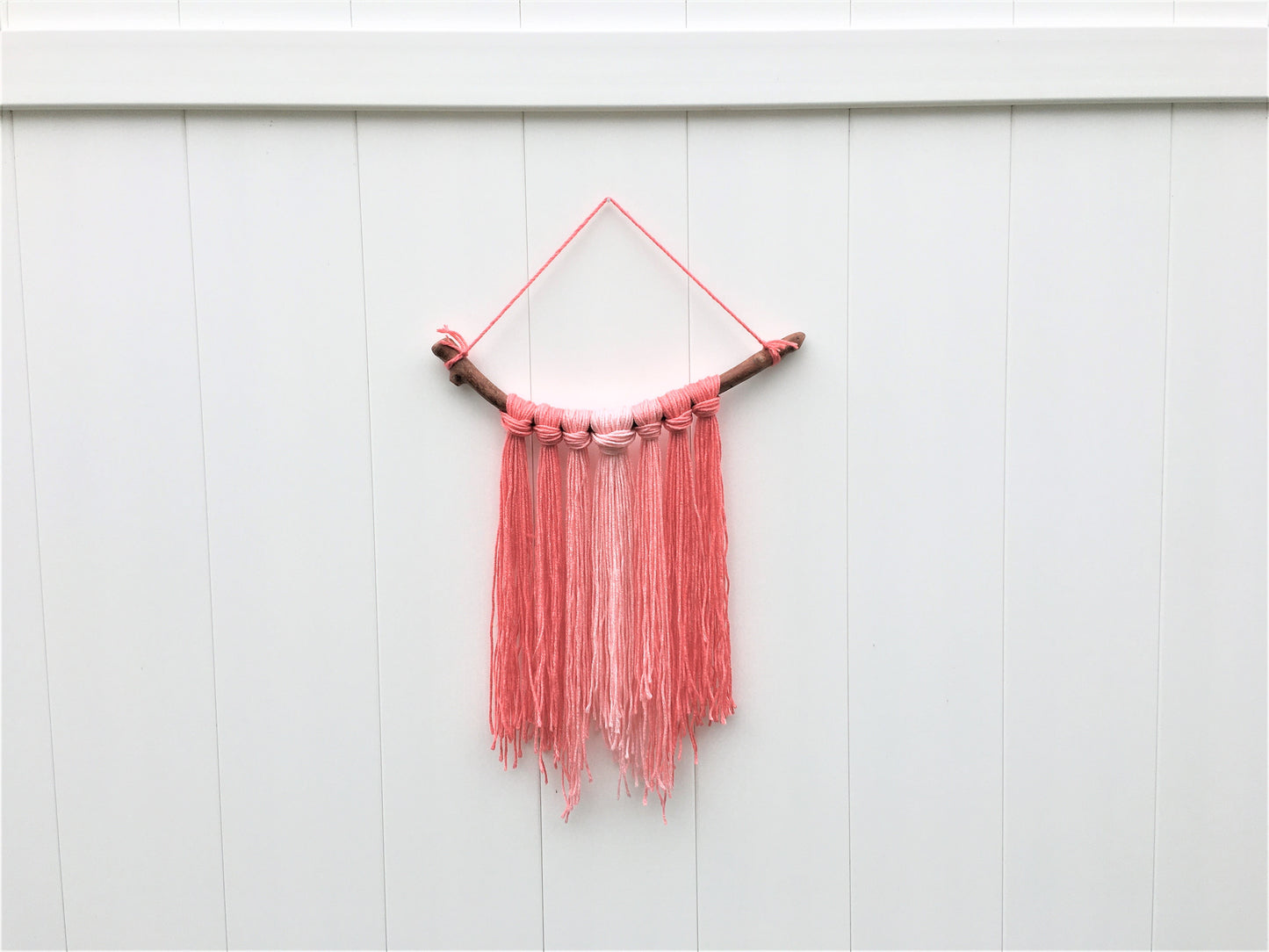 Yarn Wall hanging 1 - Chunky coral hombre (dark outside to light inside) w/live oak branch
