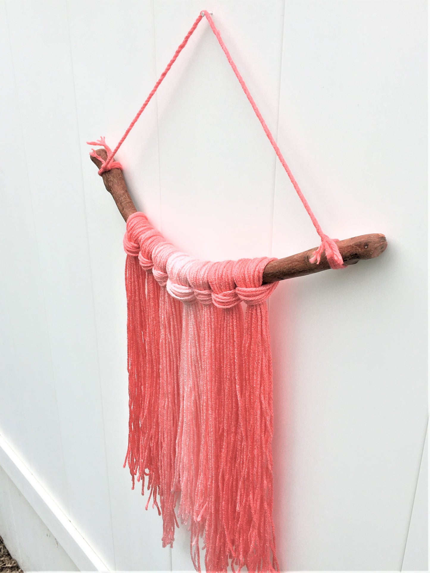 Yarn Wall hanging 1 - Chunky coral hombre (dark outside to light inside) w/live oak branch