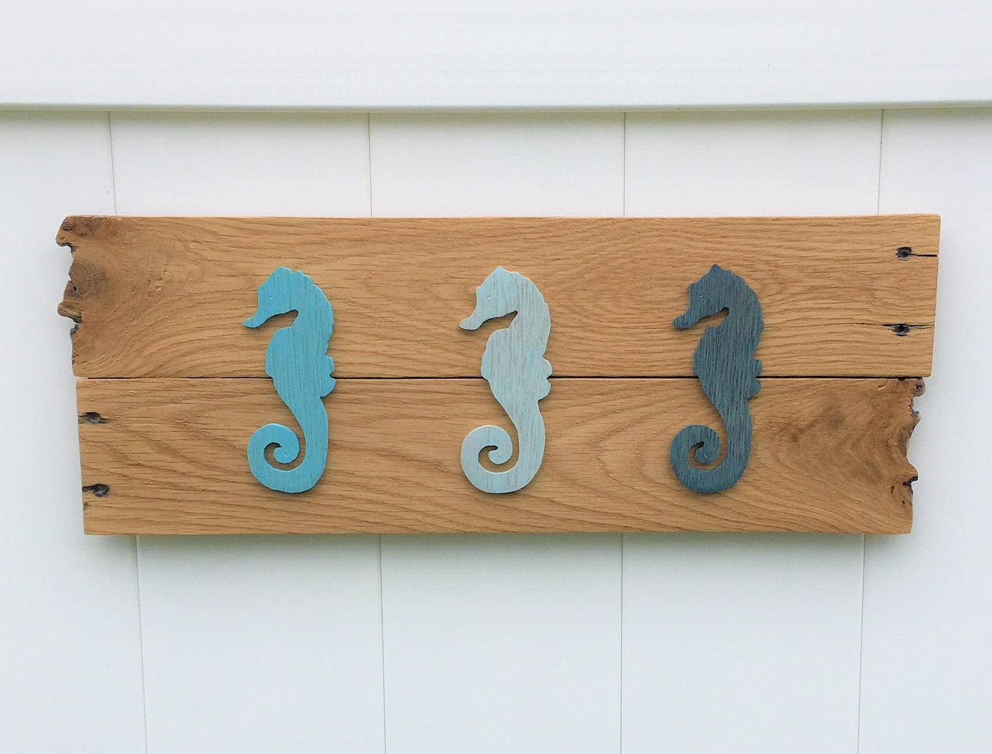 Pallet Seahorse sign - Seahorses in blues