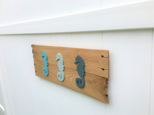 Pallet Seahorse sign - Seahorses in blues